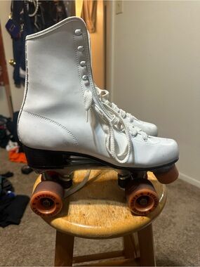 Vintage Woman’s Roller Derby “triple white” skates 80s size 10
